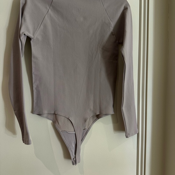 Fabletics long sleeve body suit US L🌸 - Picture 2 of 4